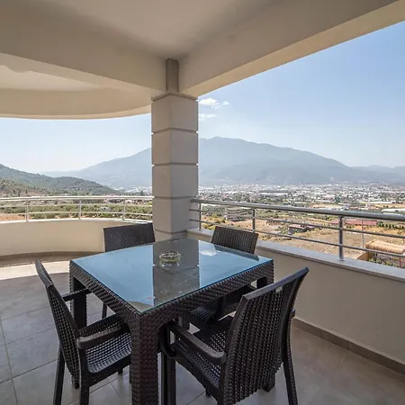 Charming With Fascinating View In Appartement